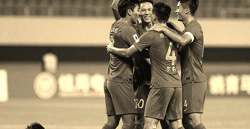 Kỳ chuyển nhượng V.League và cột dữ liệu trống mang tên phí chuyển nhượng