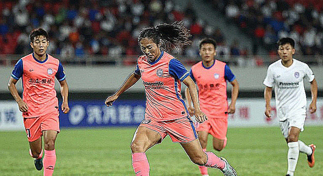 VAR, V.League và bài toán trụ hạng không thể giải bằng cảm xúc