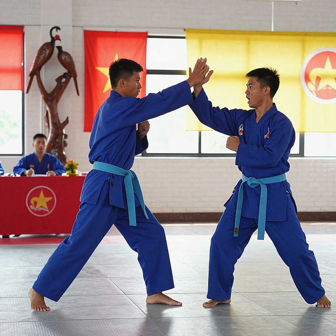 Raoni Barcelos nhập viện sau TKO hiệp 5: lời trấn an chưa thay được kết luận y khoa Raoni Barcelos nhập viện sau TKO hiệp 5: lời trấn an chưa thay được kết luận y khoa