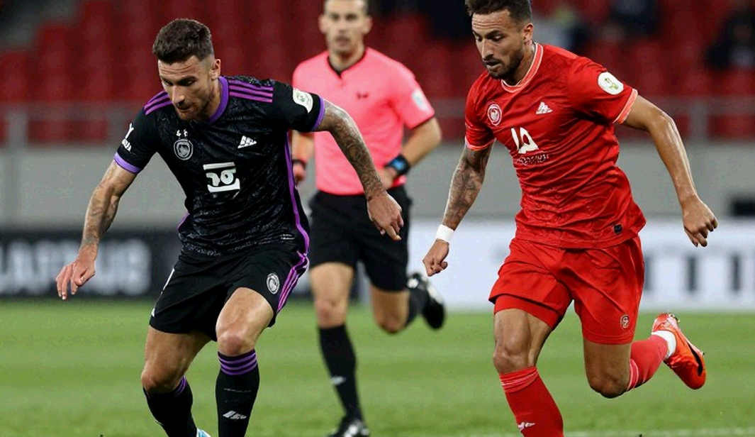 Ronaldo, Ten Hag và án treo giò 30 ngày không chạm vào trận đấu nào
