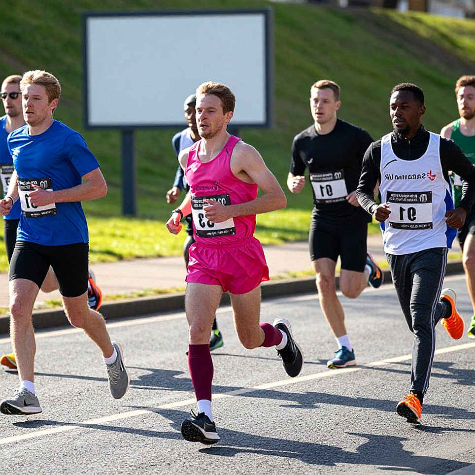 Chạy giữa vịnh Hạ Long: 15.000 bib, ba cự ly và một chữ marathon chưa được đo